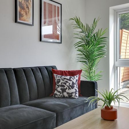 Parkside - Modern Three Bedroom House With Parking Romford Eksteriør billede