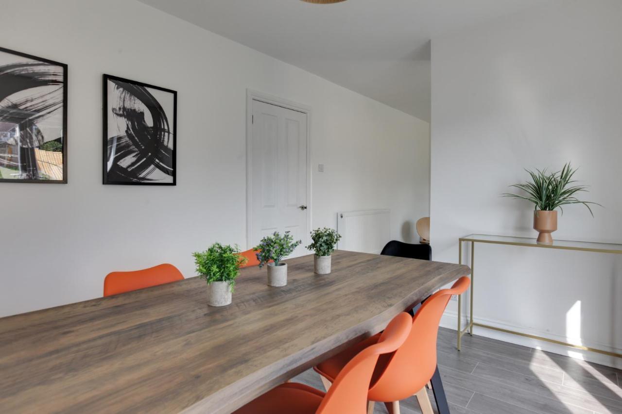 Parkside - Modern Three Bedroom House With Parking Romford Eksteriør billede