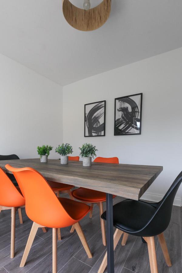 Parkside - Modern Three Bedroom House With Parking Romford Eksteriør billede